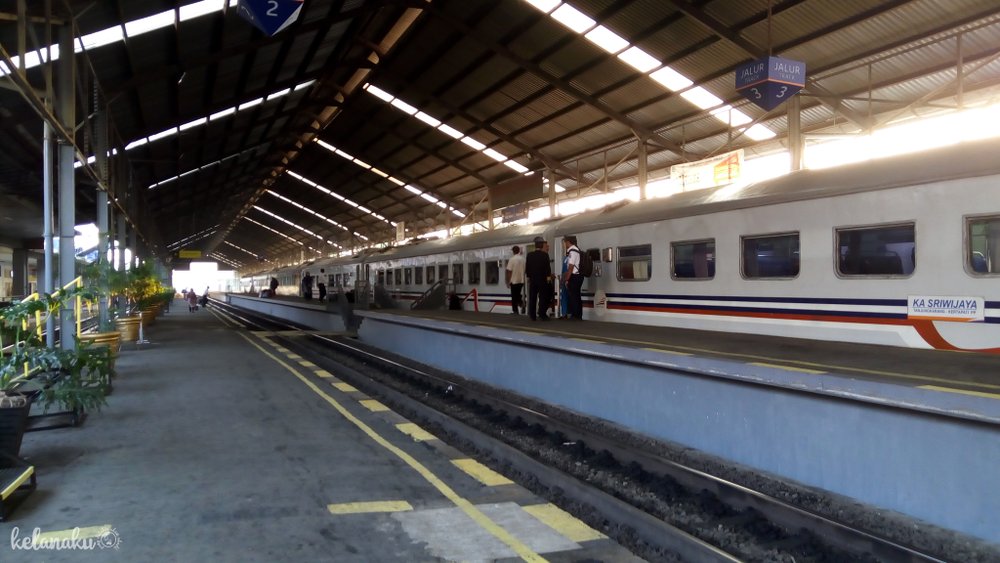 Asiknya Menjajal Kereta LampungPalembang