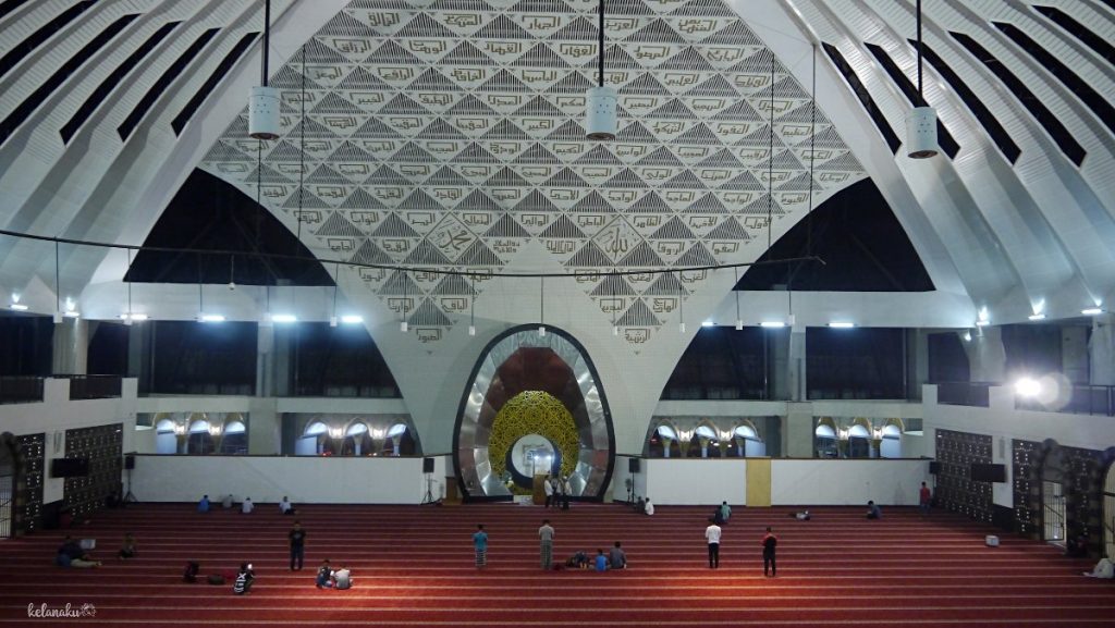 Desain Interior Masjid Raya Sumatera Barat