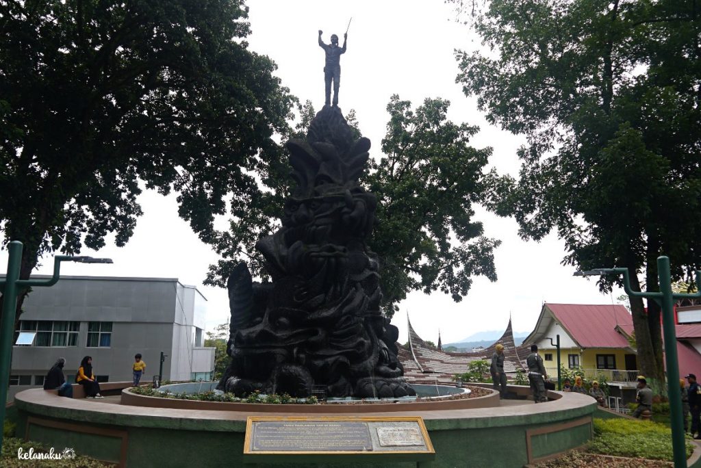 Tugu Pahlawan Tak Dikenal, Wisata Bukittinggi